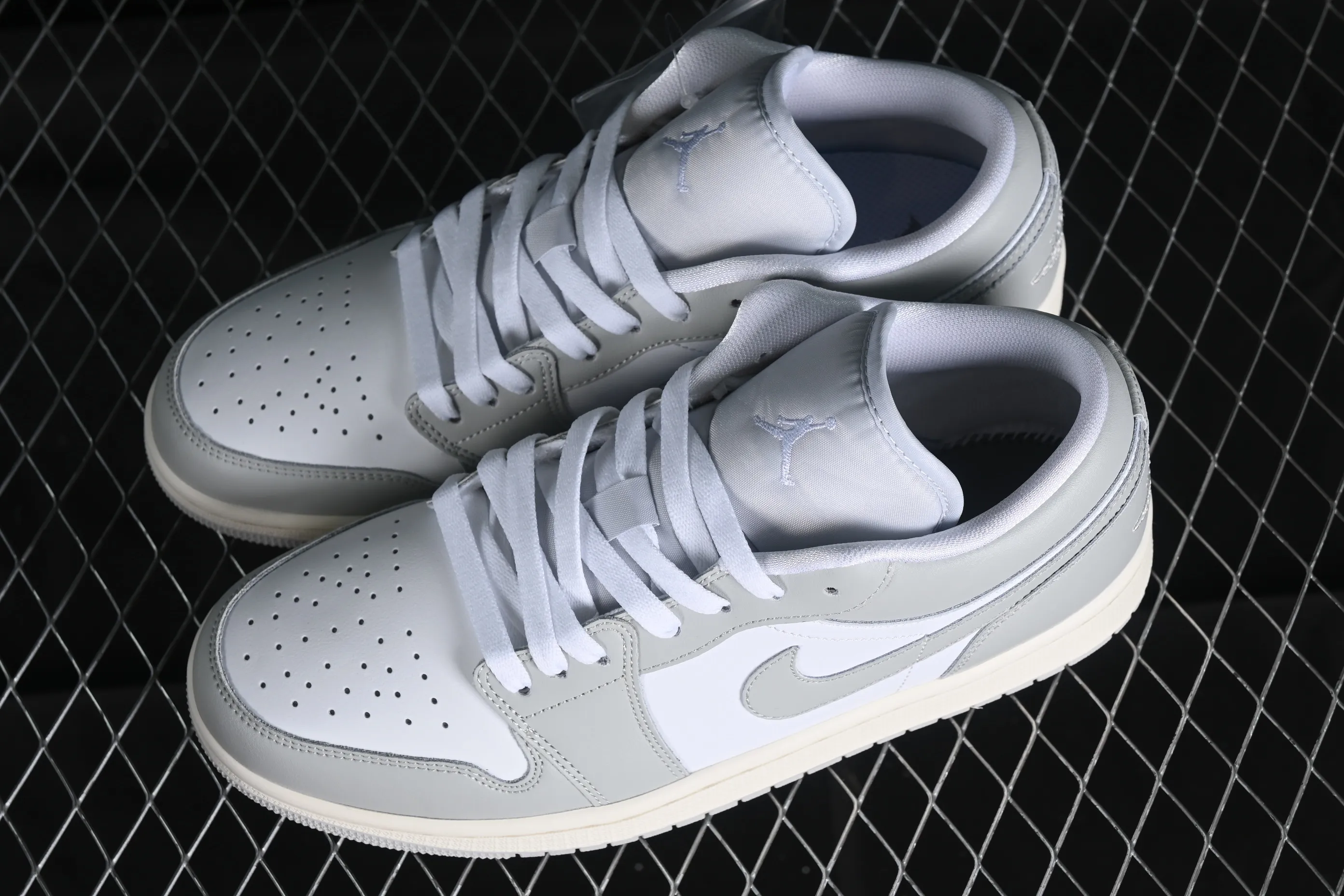 All categories Air Jordan Jordan series basketball shoes Air Jordan 1 Low Air Jordan 1 Low AJ1 Joe 1 white gray low-top cultural basketball shoes DC0774-103